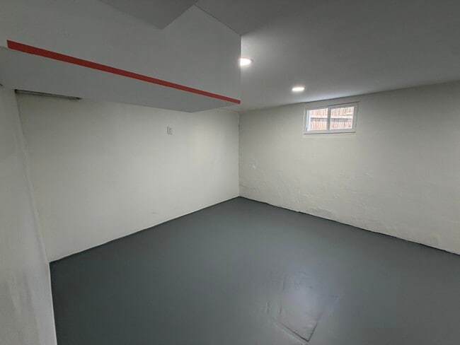 Building Photo - 607 Tabak Ave
