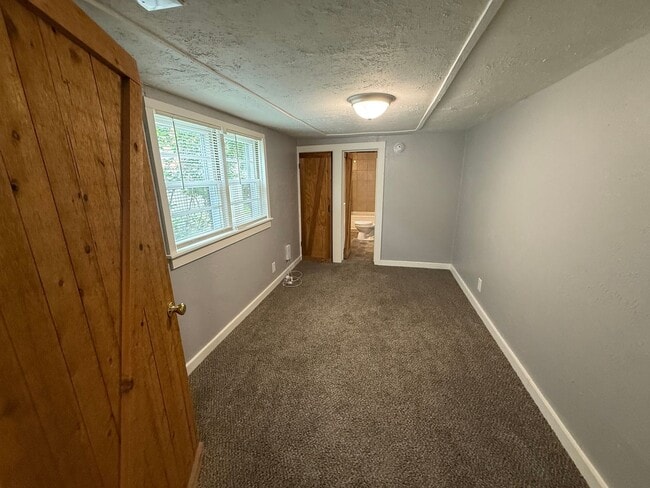 Building Photo - Newly Renovated 2 Bed / 1 Bath Grandview Home with Hardwood Floors & Deck