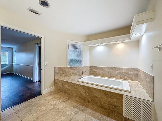 Building Photo - 6846 Lake View Dr