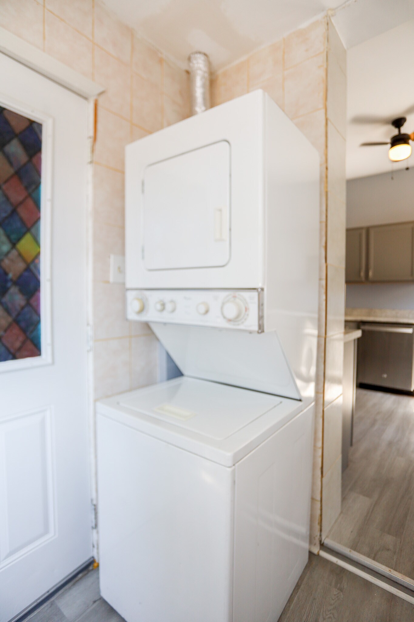 Building Photo - 3525 W Dickens Ave