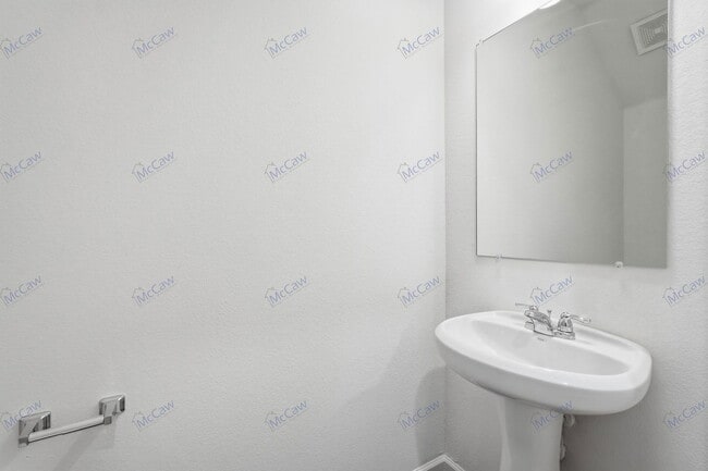 Building Photo - 1910 Washington St