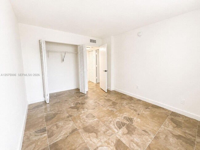Building Photo - 13100 SW 92nd Ave