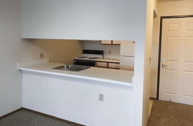 Building Photo - 2700 Marfitt Rd