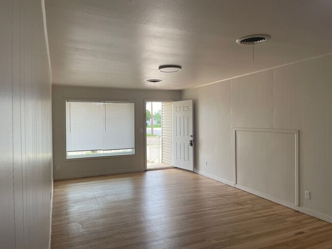 Building Photo - 1112 N 9th St