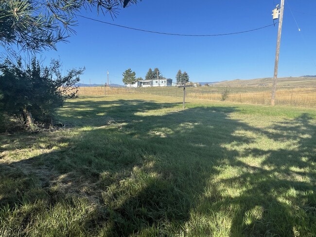 Building Photo - 39141 Reeves Ln
