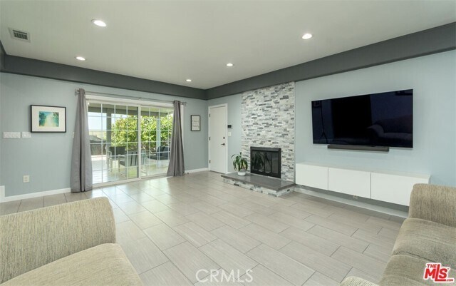 Building Photo - 8471 Vine Valley Dr