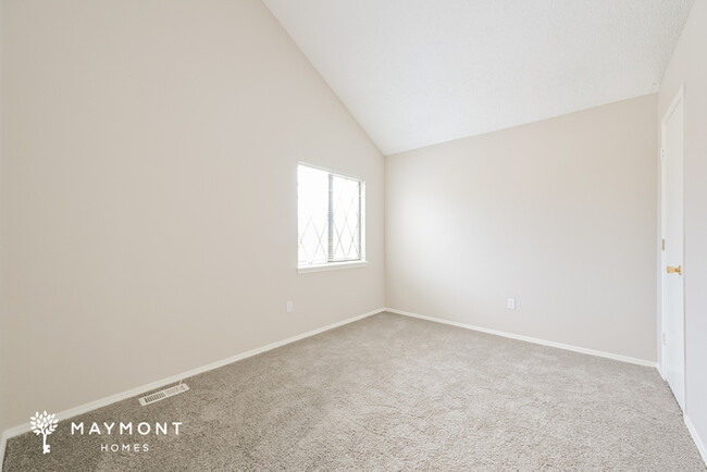 Building Photo - Charming Home