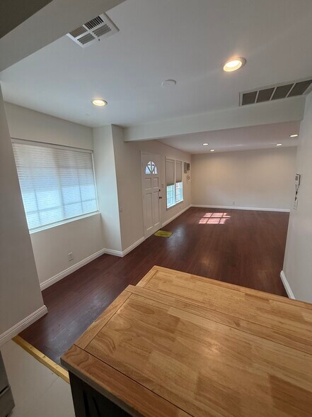 Building Photo - 410 N Glenwood Pl