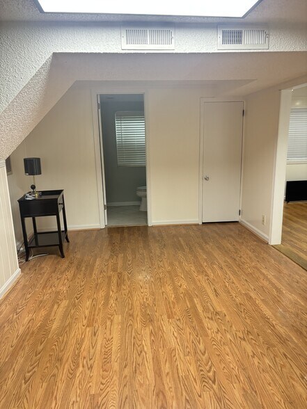 Building Photo - 3929 Creekway Ct