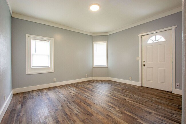 Building Photo - 2523 Ames Ave