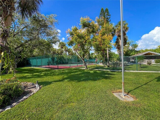 Building Photo - 5060 Village Garden Dr