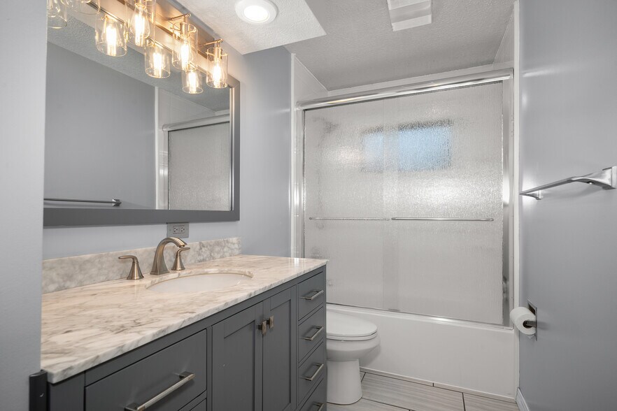 Building Photo - 6028 N Lincoln St