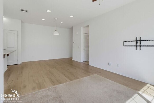 Building Photo - Modern 2Bdm 2Ba Condo in Desirable Chula Vista Community!