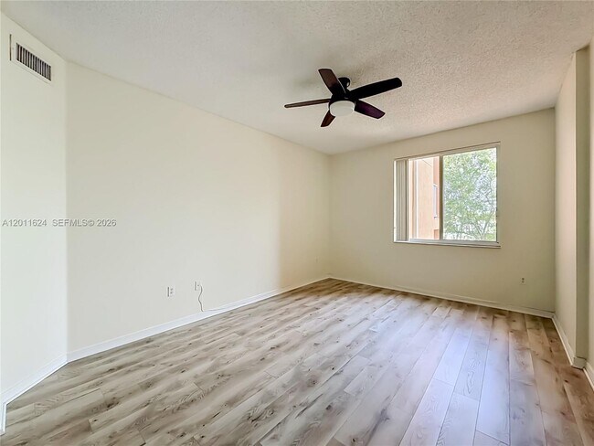 Building Photo - 6968 SW 39th St
