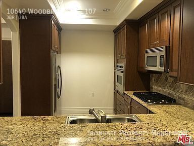 Building Photo - 10640 Woodbridge St