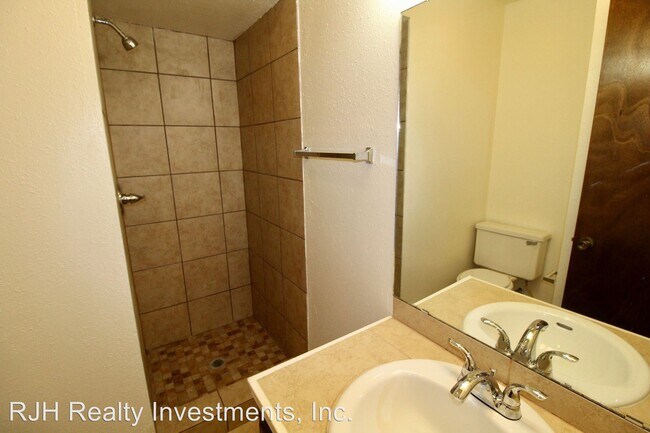 Building Photo - 901-903 Acacia Cir