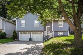 Building Photo - Nice Split Level in North Kansas City