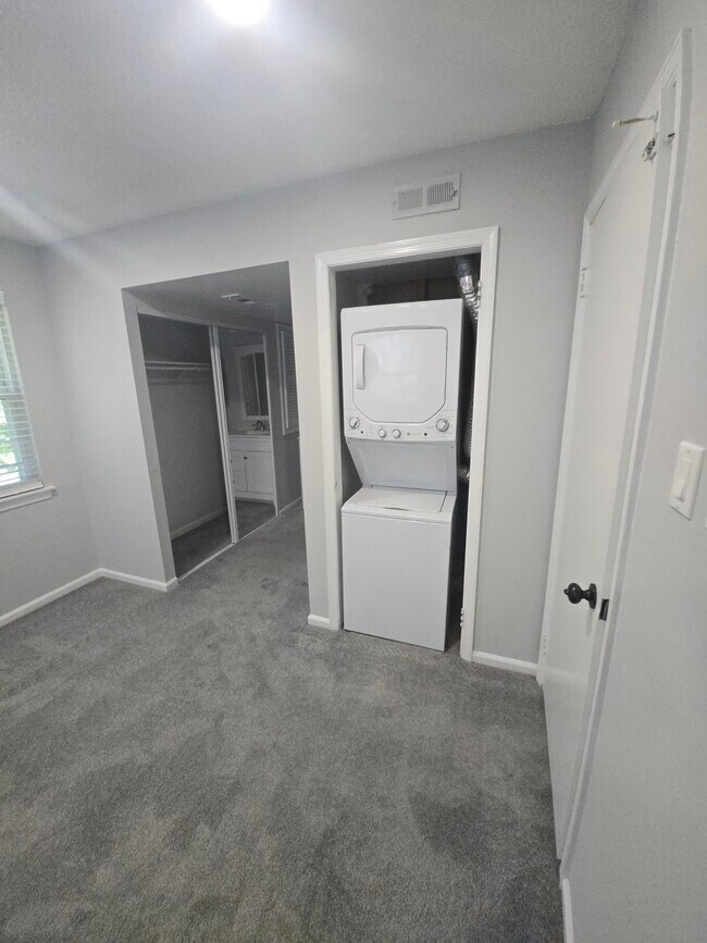 Building Photo - 122 Berwick Pl
