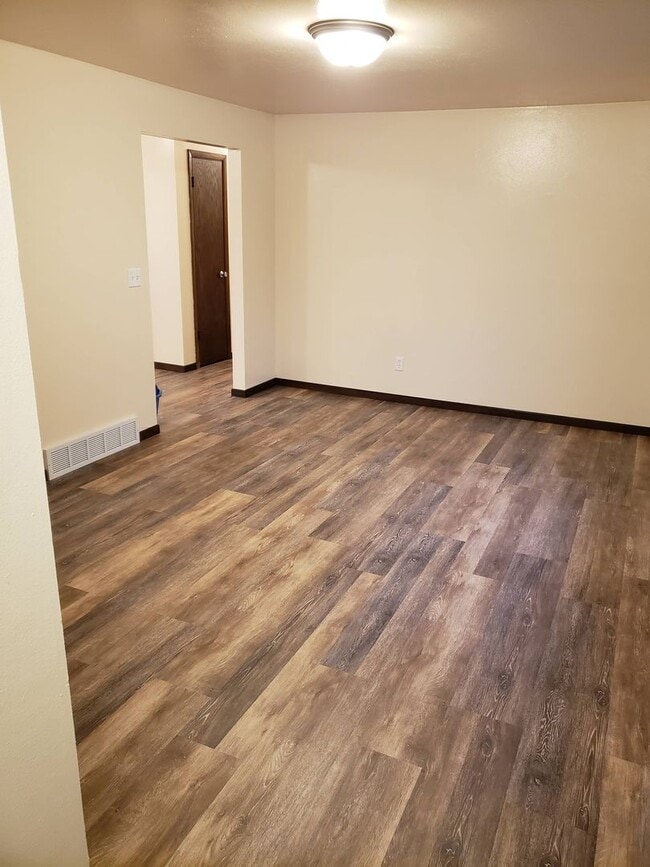 Building Photo - Beautiful 3 bedroom 2 bath Single Family H...