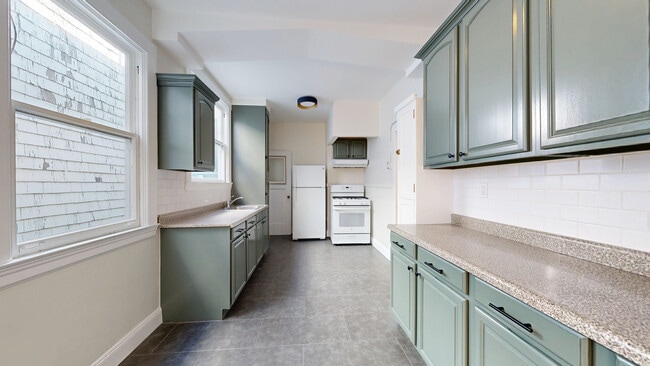 Building Photo - 285 Bartlett St