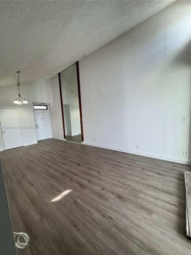 Building Photo - 213 Lake Pointe Dr