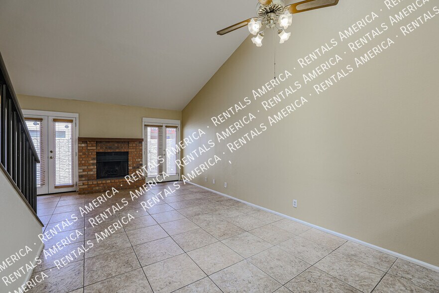 Building Photo - 633 W Southern Ave