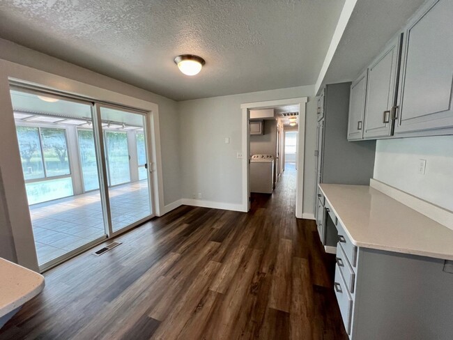 Building Photo - Fully Remodeled 4 Bed 3 Bath Home in the C...