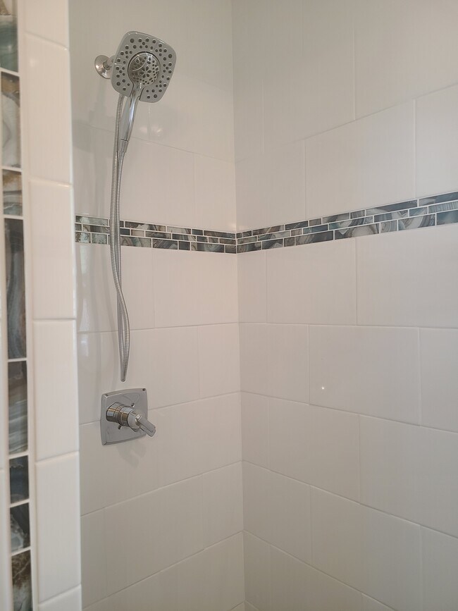 Building Photo - 1015 Watson St SW