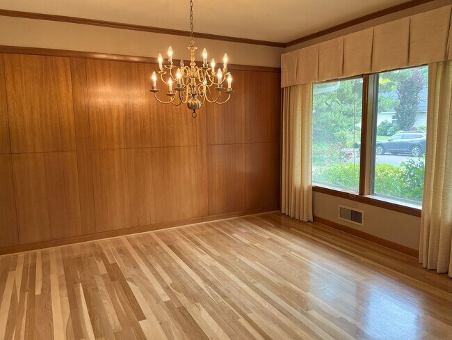 Building Photo - Timeless Character Meets Spacious Living i...