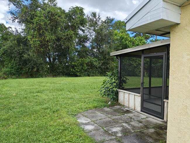 Building Photo - 253 SE Verada Ave