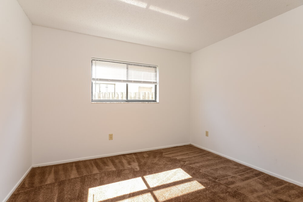 Building Photo - 1124 Blufield Ave