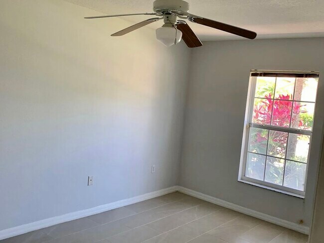 Building Photo - 3046 Bay Laurel Cir N