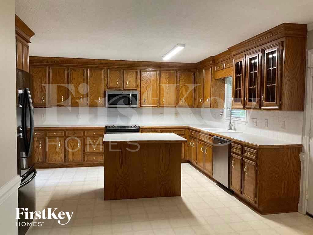 Building Photo - 110 Longbridge Dr