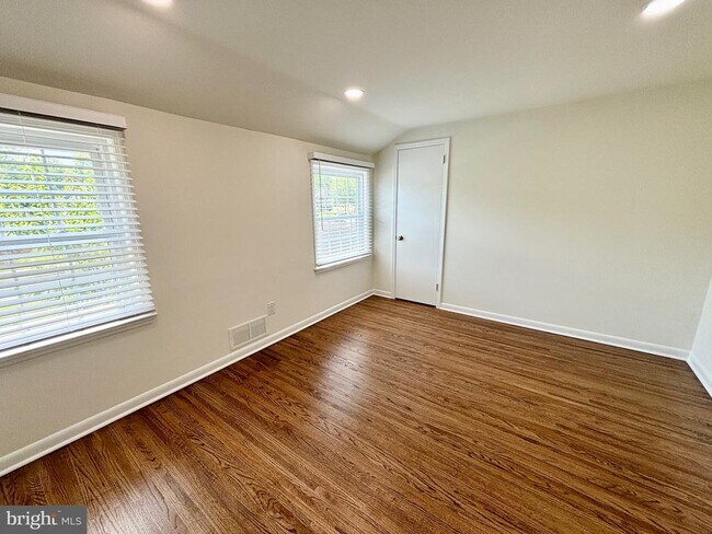 Building Photo - 554 Tarrington Rd