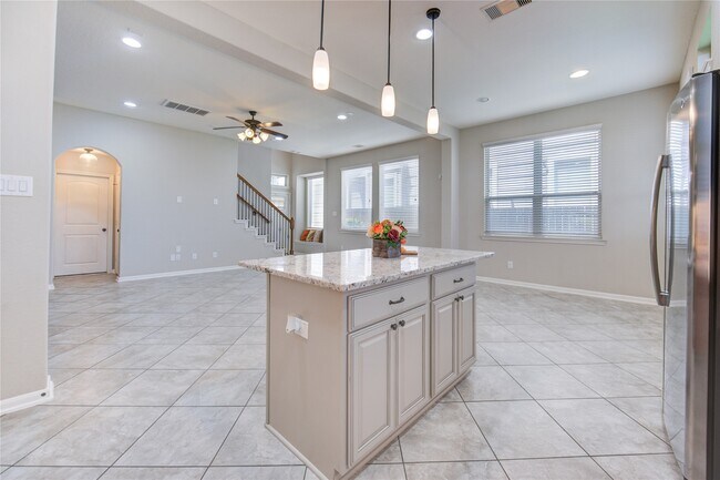 Building Photo - 12130 La Strada St