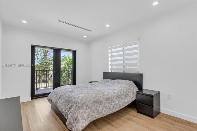 Building Photo - 2029 SW 62nd Ave