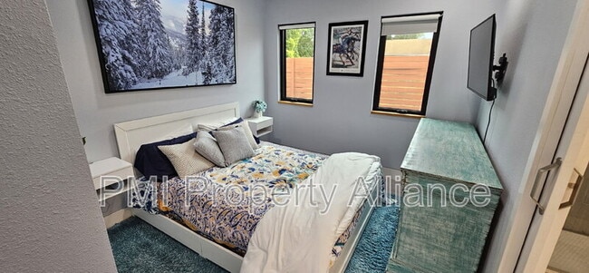 Building Photo - 2319 Drake Dr