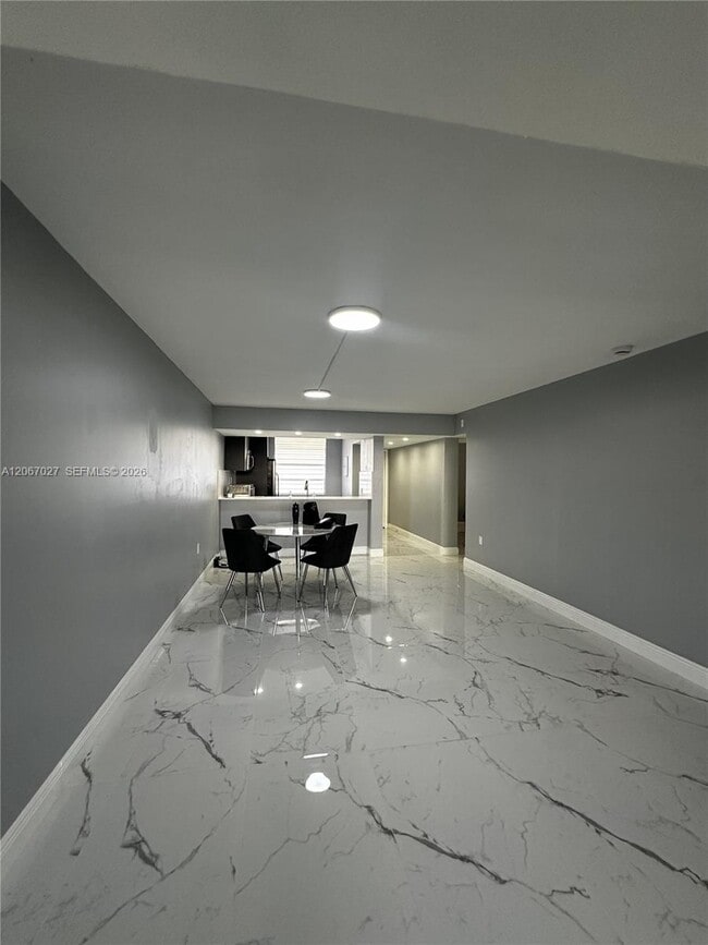 Building Photo - 1719 Whitehall Dr