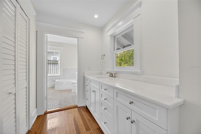 Building Photo - 3003 W Harbor View Ave