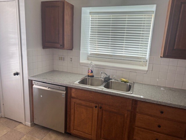 Building Photo - 11922 Sulphur Springs Dr