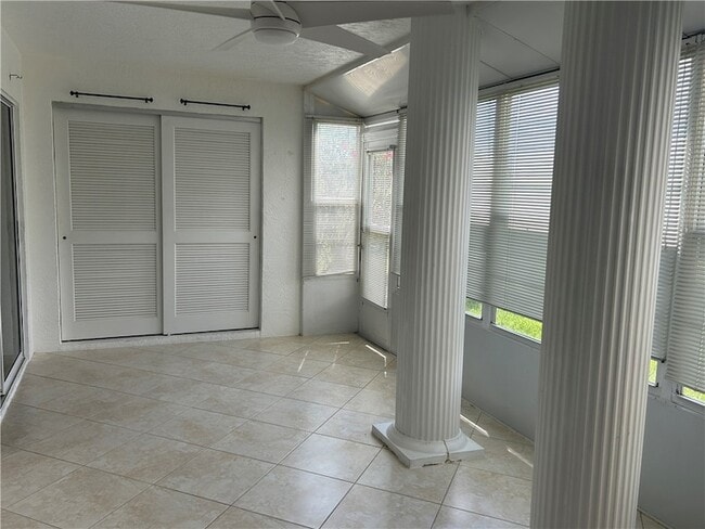 Building Photo - 451 Grove Isle Cir