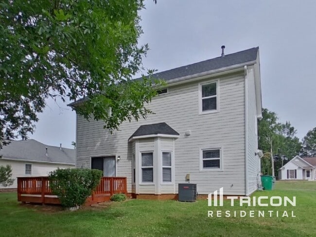 Building Photo - 9020 Country Barn Ct