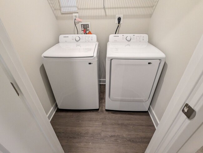 Building Photo - New Build (never lived in) townhouse avail...