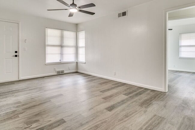 Building Photo - 2417 Becker Pl