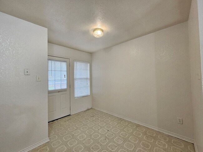 Building Photo - 4501 Deek Dr