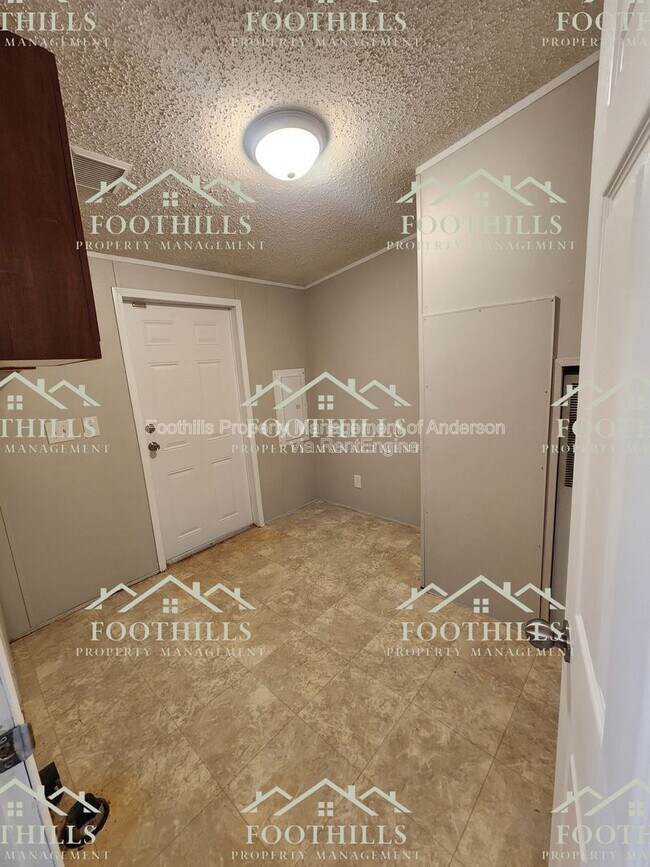 Building Photo - 240 Latham Dr