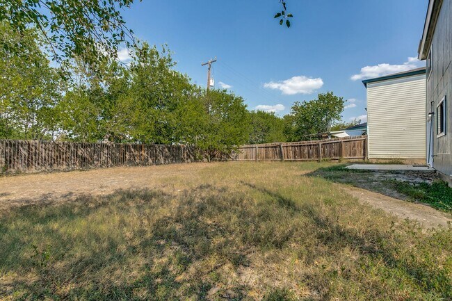 Building Photo - 3-BEDROOM HOME IN CANDLEWOOD PARK