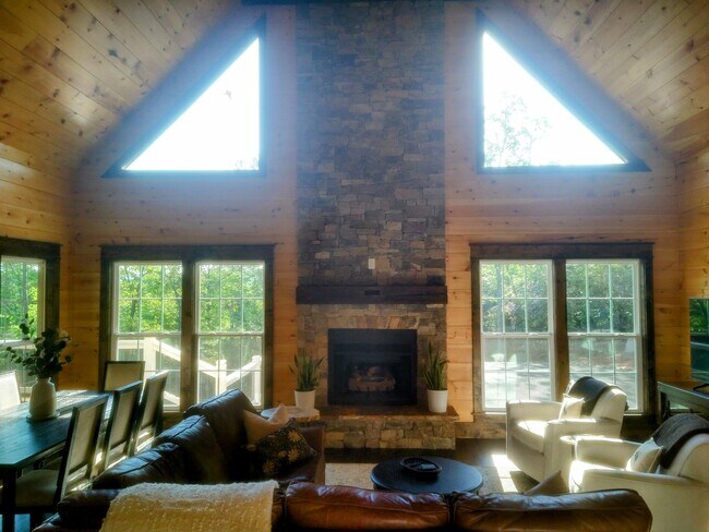 Building Photo - 63 Redwood Ln