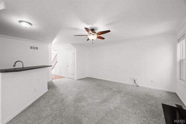 Building Photo - 499 Parkgate Dr