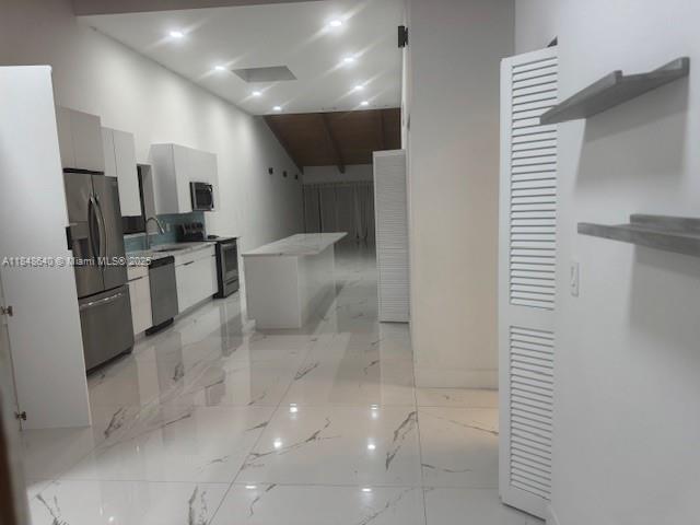 Building Photo - 2671 S Parkview Dr